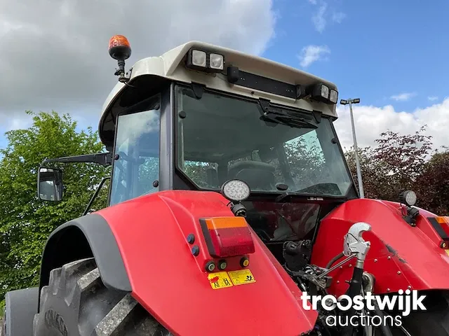 Vierwielaangedreven landbouwtractor - afbeelding 14 van  25