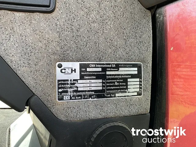 Vierwielaangedreven landbouwtractor - afbeelding 17 van  25