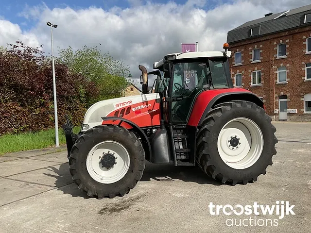 Vierwielaangedreven landbouwtractor - afbeelding 12 van  25