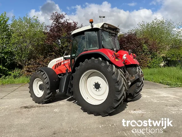 Vierwielaangedreven landbouwtractor - afbeelding 19 van  25