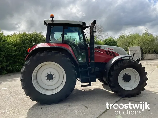 Vierwielaangedreven landbouwtractor - afbeelding 22 van  25