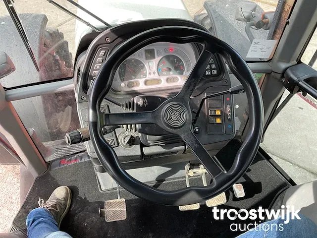 Vierwielaangedreven landbouwtractor - afbeelding 25 van  25