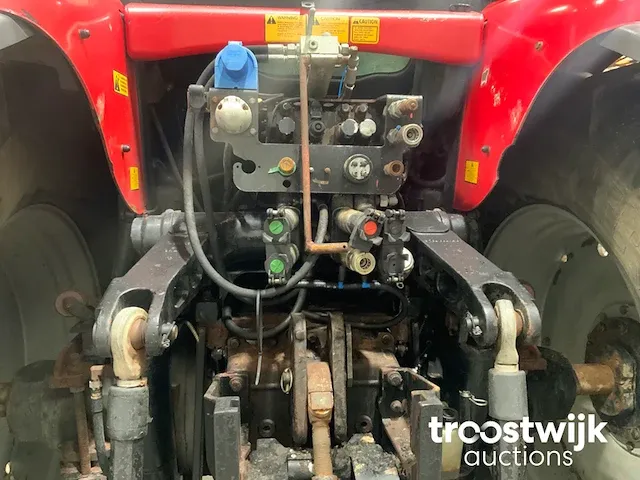 Vierwielaangedreven landbouwtractor - afbeelding 7 van  24