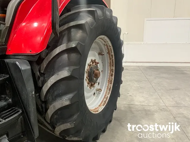 Vierwielaangedreven landbouwtractor - afbeelding 9 van  24