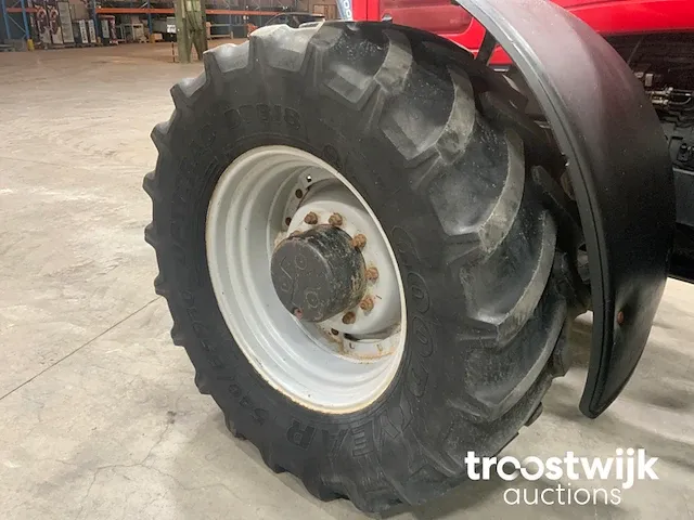 Vierwielaangedreven landbouwtractor - afbeelding 10 van  24