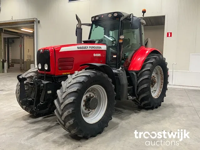 Vierwielaangedreven landbouwtractor - afbeelding 1 van  24