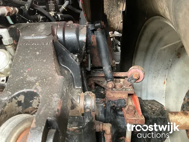 Vierwielaangedreven landbouwtractor - afbeelding 16 van  24