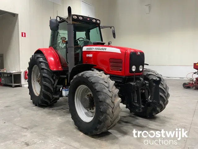 Vierwielaangedreven landbouwtractor - afbeelding 18 van  24