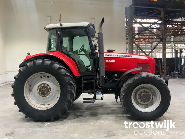 Vierwielaangedreven landbouwtractor - afbeelding 19 van  24