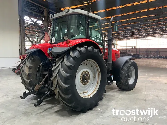 Vierwielaangedreven landbouwtractor - afbeelding 20 van  24