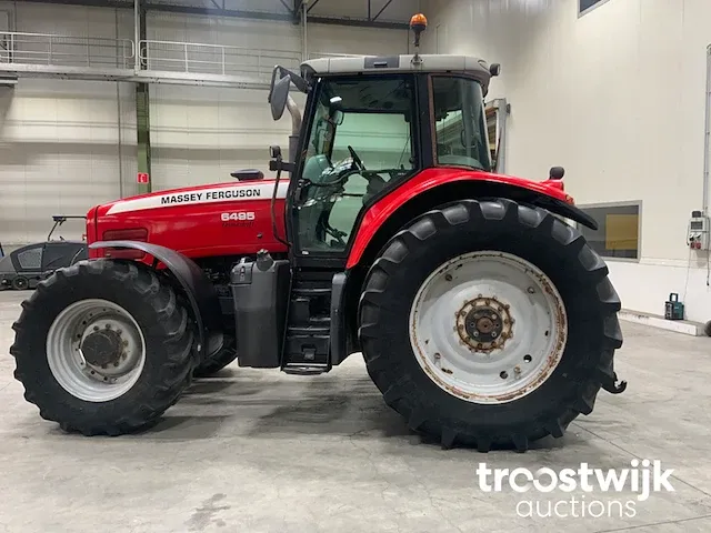 Vierwielaangedreven landbouwtractor - afbeelding 23 van  24