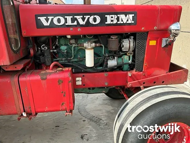 Vierwielaangedreven landbouwtractor - afbeelding 2 van  16