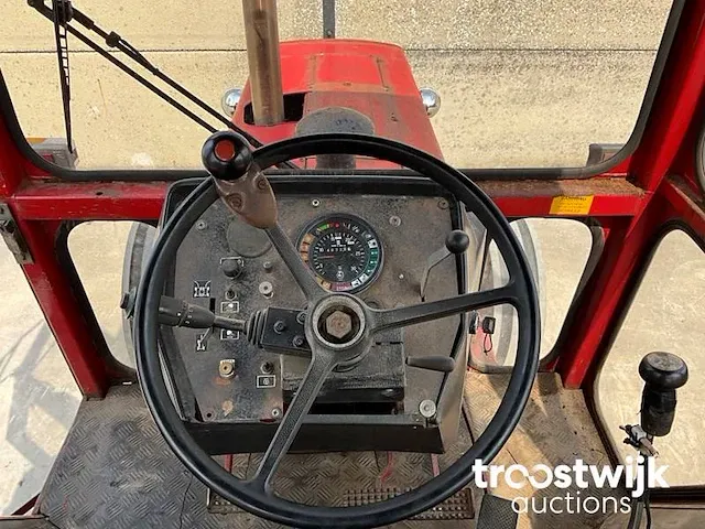 Vierwielaangedreven landbouwtractor - afbeelding 3 van  16