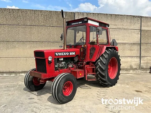 Vierwielaangedreven landbouwtractor - afbeelding 1 van  16