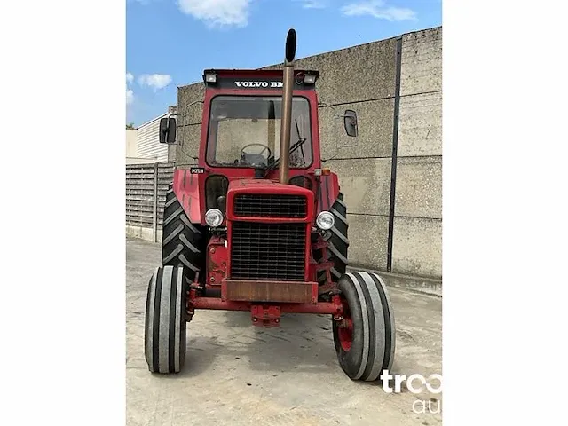 Vierwielaangedreven landbouwtractor - afbeelding 10 van  16