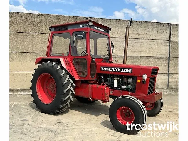 Vierwielaangedreven landbouwtractor - afbeelding 11 van  16