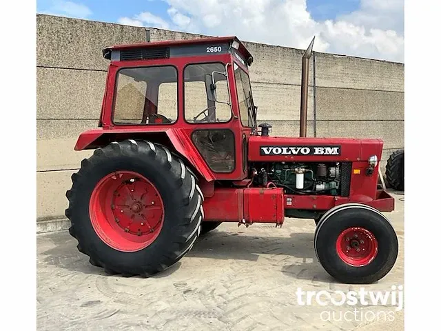 Vierwielaangedreven landbouwtractor - afbeelding 12 van  16
