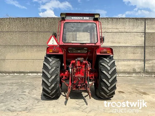 Vierwielaangedreven landbouwtractor - afbeelding 13 van  16