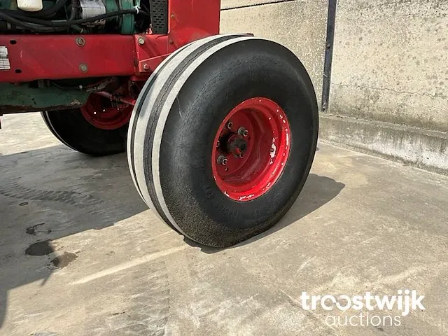 Vierwielaangedreven landbouwtractor - afbeelding 16 van  16