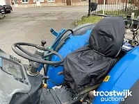 Vierwielaangedreven landbouwtractor - afbeelding 2 van  19