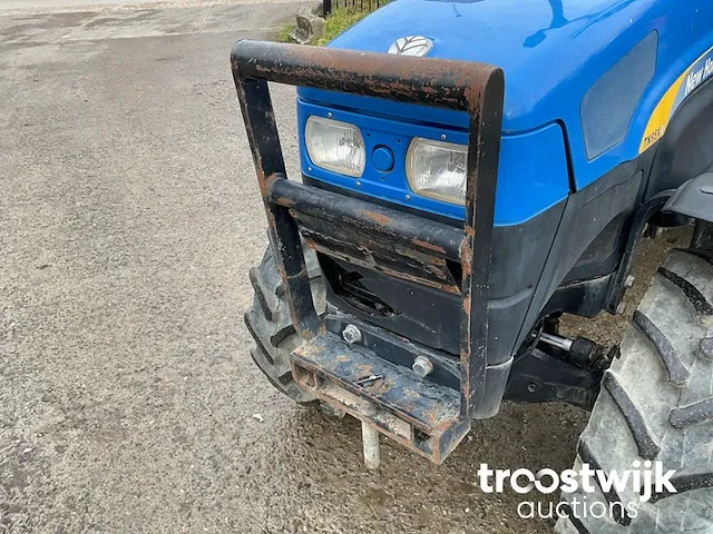 Vierwielaangedreven landbouwtractor - afbeelding 4 van  19