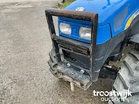 Vierwielaangedreven landbouwtractor - afbeelding 4 van  19