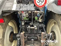 Vierwielaangedreven landbouwtractor - afbeelding 9 van  19