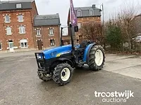 Vierwielaangedreven landbouwtractor - afbeelding 1 van  19