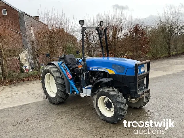 Vierwielaangedreven landbouwtractor - afbeelding 17 van  19
