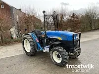 Vierwielaangedreven landbouwtractor - afbeelding 17 van  19