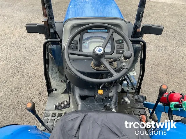 Vierwielaangedreven landbouwtractor - afbeelding 18 van  19