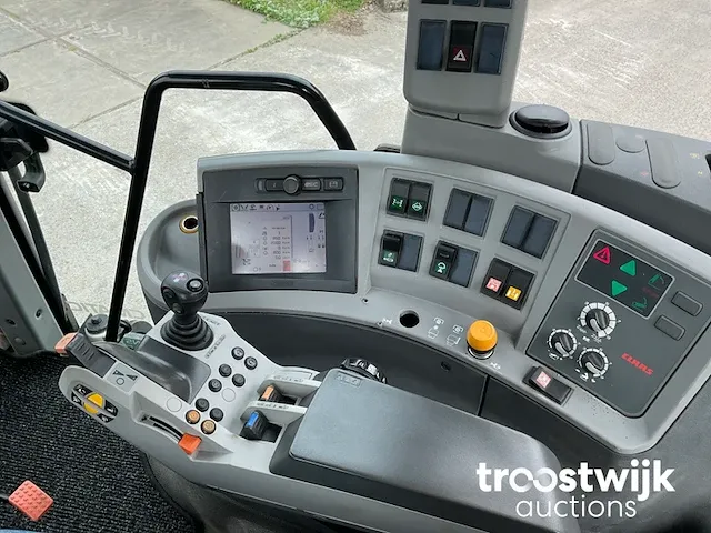 Vierwielaangedreven landbouwtractor - afbeelding 3 van  25