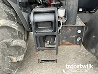 Vierwielaangedreven landbouwtractor - afbeelding 11 van  25