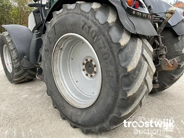 Vierwielaangedreven landbouwtractor - afbeelding 13 van  25