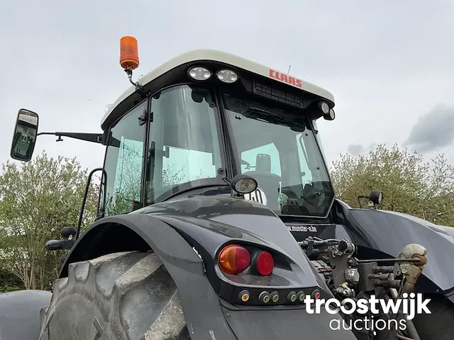 Vierwielaangedreven landbouwtractor - afbeelding 14 van  25