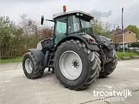 Vierwielaangedreven landbouwtractor - afbeelding 19 van  25