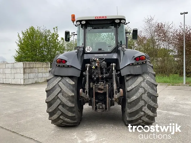 Vierwielaangedreven landbouwtractor - afbeelding 20 van  25