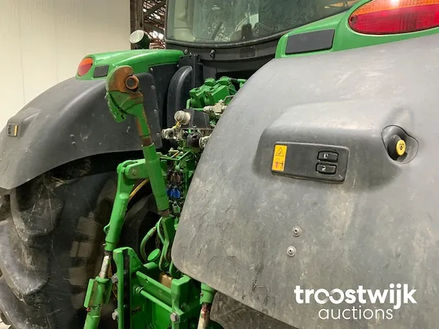 Vierwielaangedreven landbouwtractor - afbeelding 16 van  28