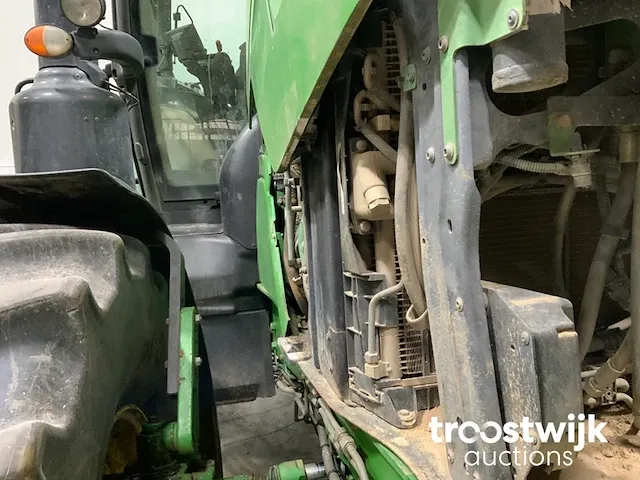 Vierwielaangedreven landbouwtractor - afbeelding 17 van  28
