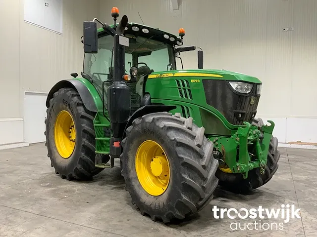Vierwielaangedreven landbouwtractor - afbeelding 22 van  28