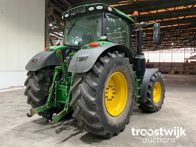 Vierwielaangedreven landbouwtractor - afbeelding 24 van  28