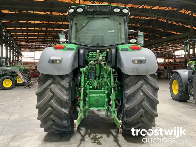 Vierwielaangedreven landbouwtractor - afbeelding 25 van  28