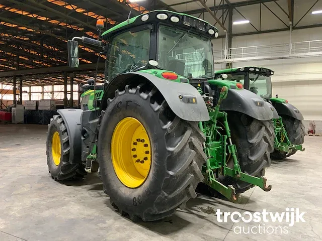 Vierwielaangedreven landbouwtractor - afbeelding 26 van  28