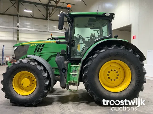 Vierwielaangedreven landbouwtractor - afbeelding 27 van  28