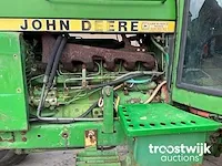 Vierwielaangedreven landbouwtractor - afbeelding 2 van  16