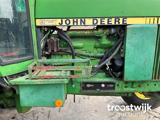 Vierwielaangedreven landbouwtractor - afbeelding 3 van  16