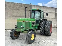 Vierwielaangedreven landbouwtractor - afbeelding 1 van  16