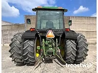 Vierwielaangedreven landbouwtractor - afbeelding 14 van  16