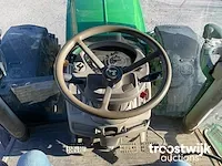 Vierwielaangedreven landbouwtractor - afbeelding 2 van  25