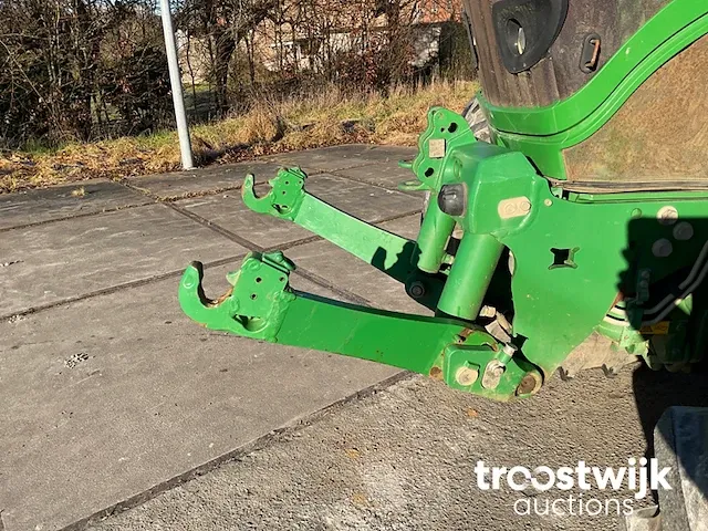 Vierwielaangedreven landbouwtractor - afbeelding 7 van  25